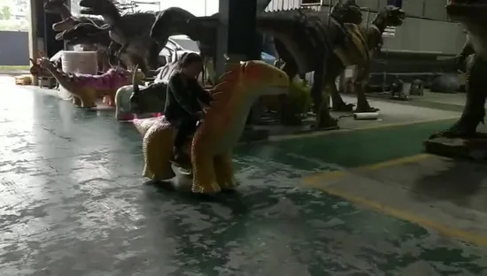 Giostra per bambini con robot elettrico a gettoni e giro in gel di silice con passeggiata a dinosauro