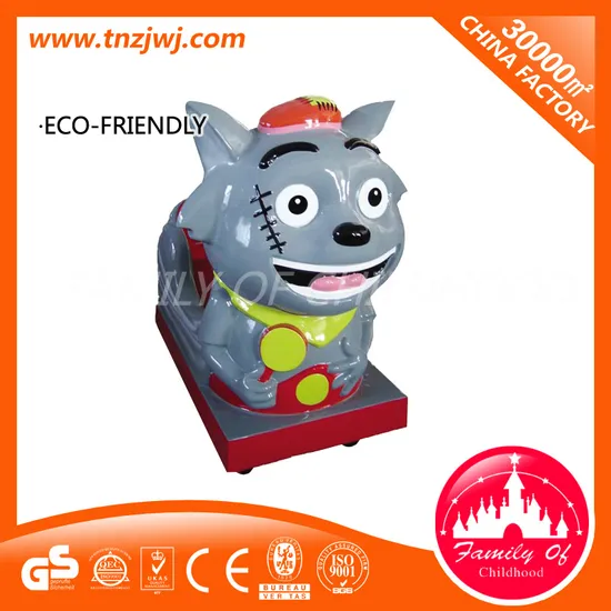 Giostre per auto da divertimento felici, giostre per bambini piccoli con altalena